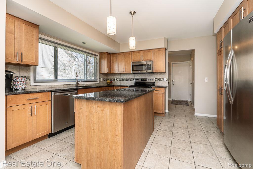 40323 FORDWICH Drive, Sterling Heights, MI 48310 — Photo 20