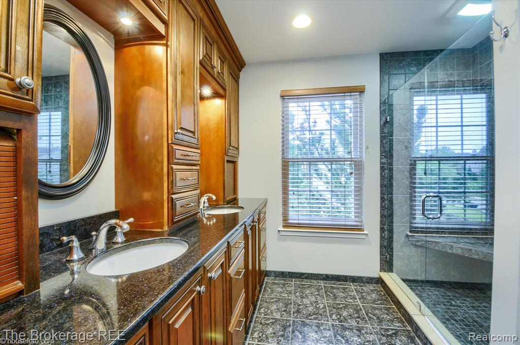 4449 Brighton Drive, Grand Blanc, MI 48439 — Photo 40