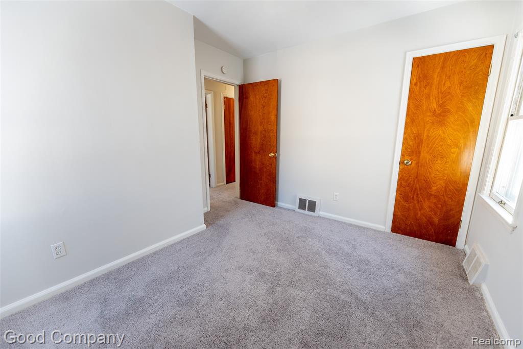 18953 Woodcrest Street, Harper Woods, MI 48225 — Photo 22