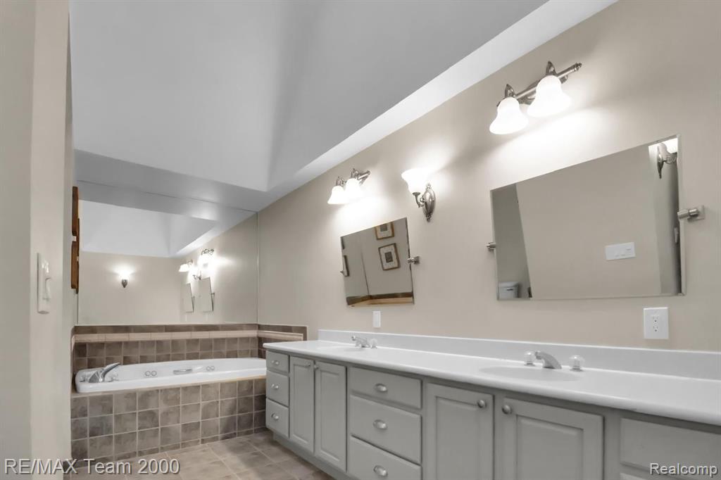 5 Timberlane Court, Dearborn, MI 48126 — Photo 10