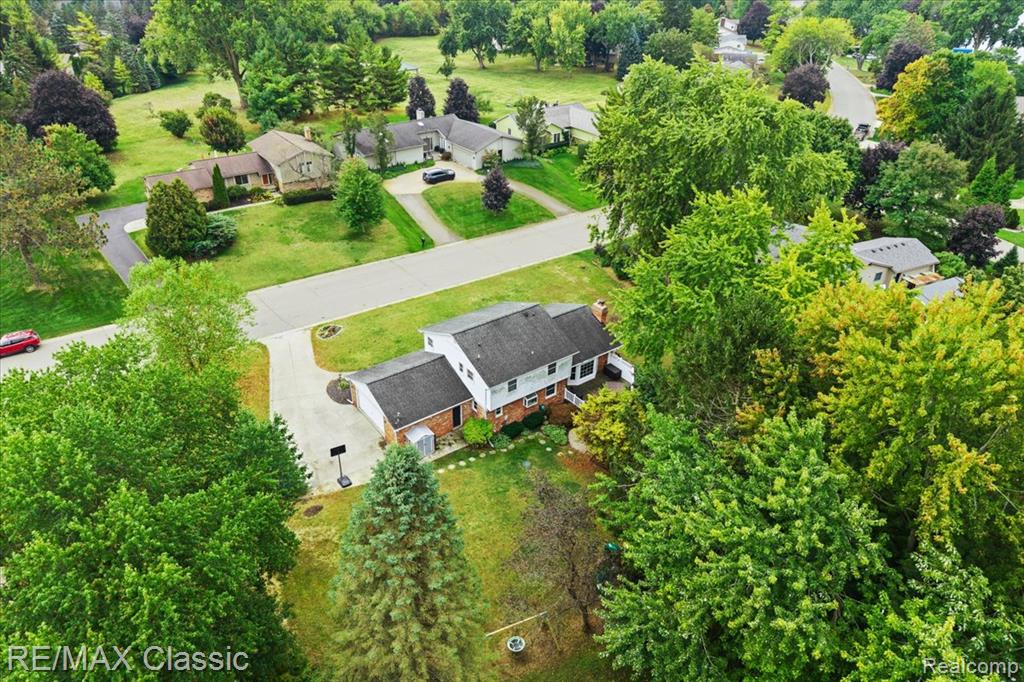 4815 Ravinewood Drive, Commerce Twp, MI 48382 — Photo 46