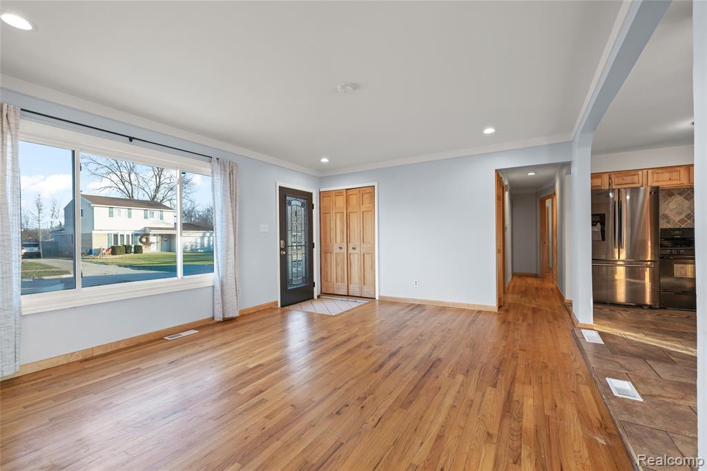 27228 Weddel Avenue, Brownstown, MI 48183 — Photo 5