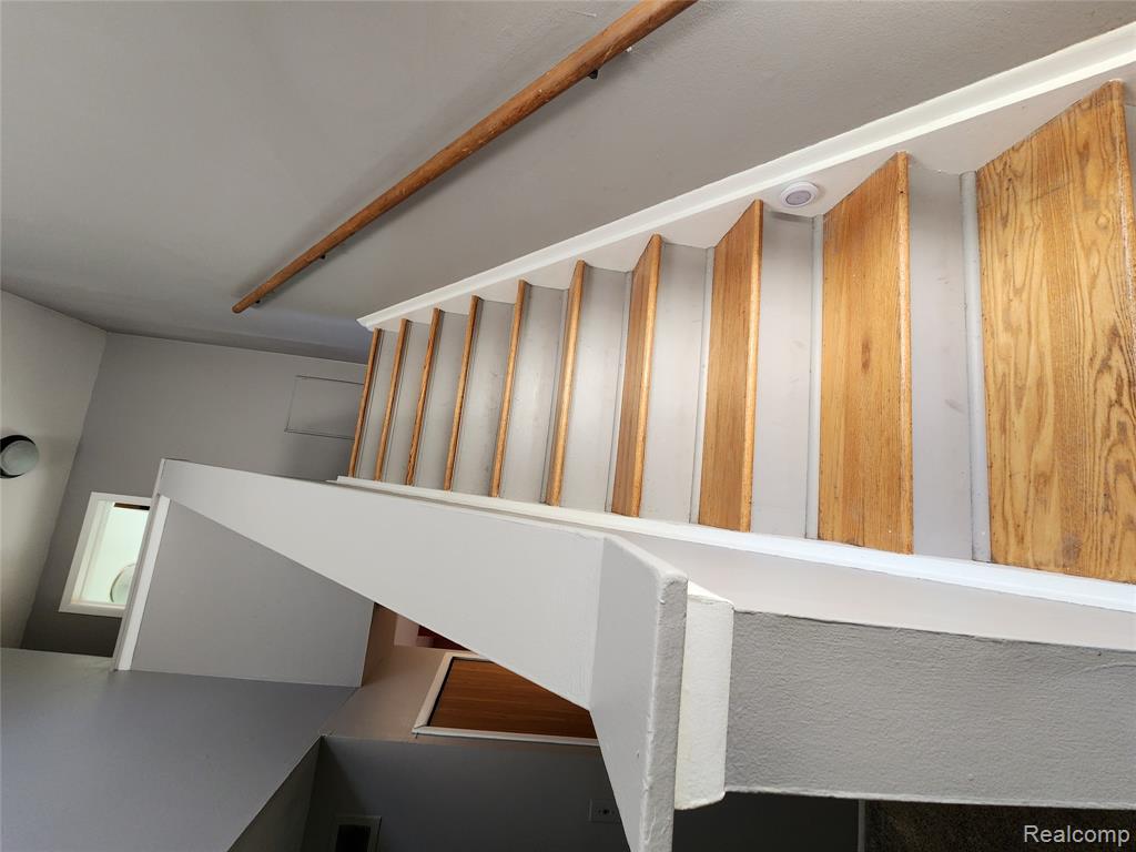8665 Sterling, Center Line, MI 48015 — Photo 12
