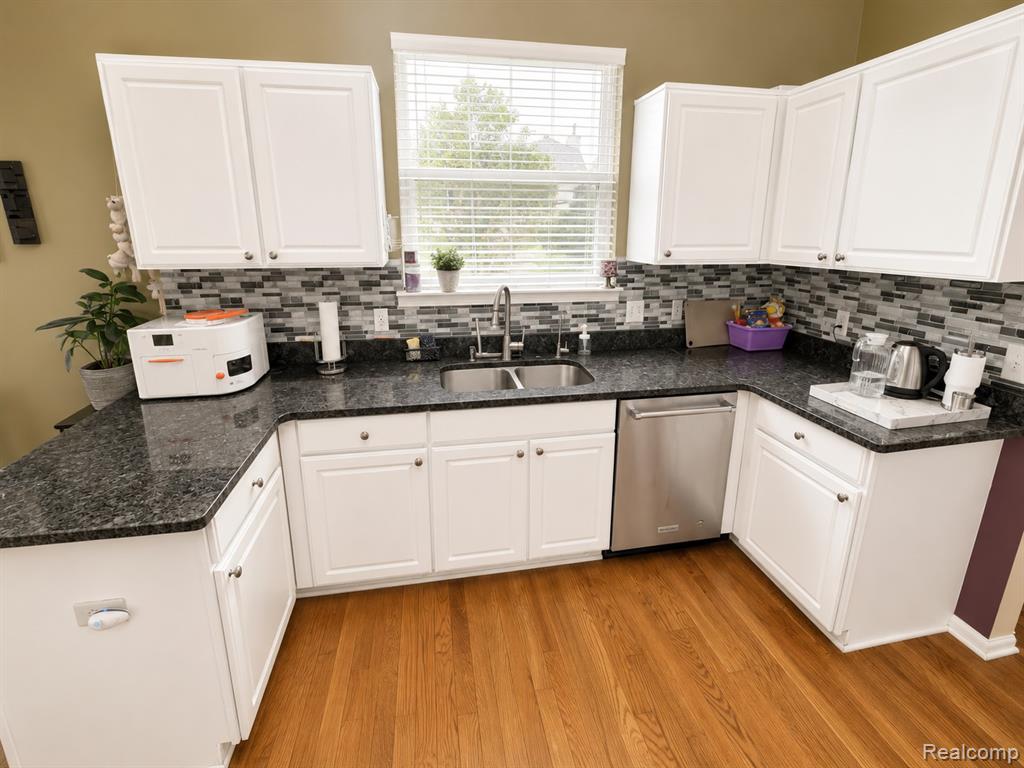 3067 Silverbrook Drive, Rochester, MI 48306 — Photo 4