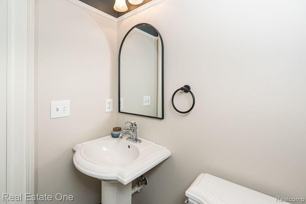 743 Caribou Court, Rochester, MI 48307 — Photo 22