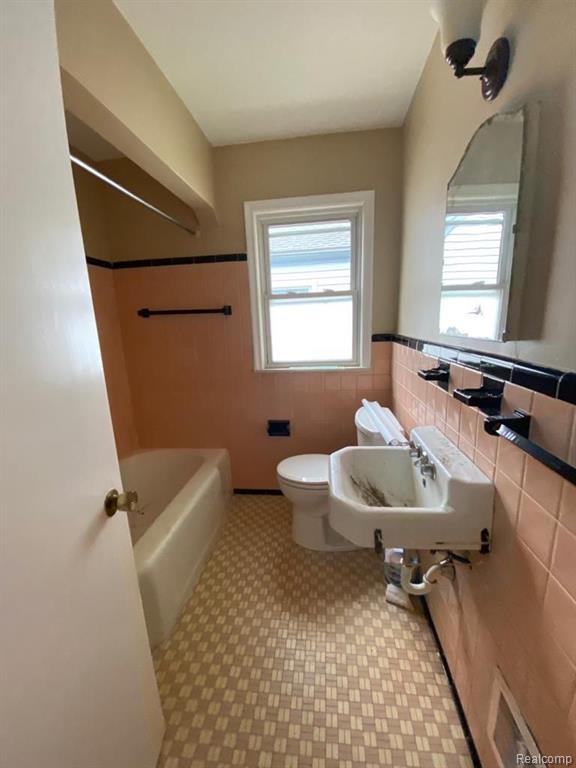 8852 METTETAL Street, Detroit, MI 48228 — Photo 2
