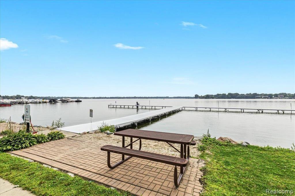 156 SANDY Lane, Walled Lake, MI 48390 — Photo 28