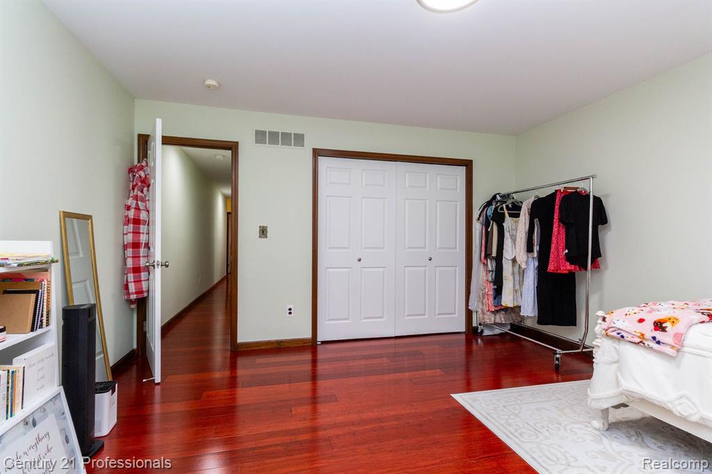 46498 HOUGHTON Drive, Shelby, MI 48315 — Photo 24