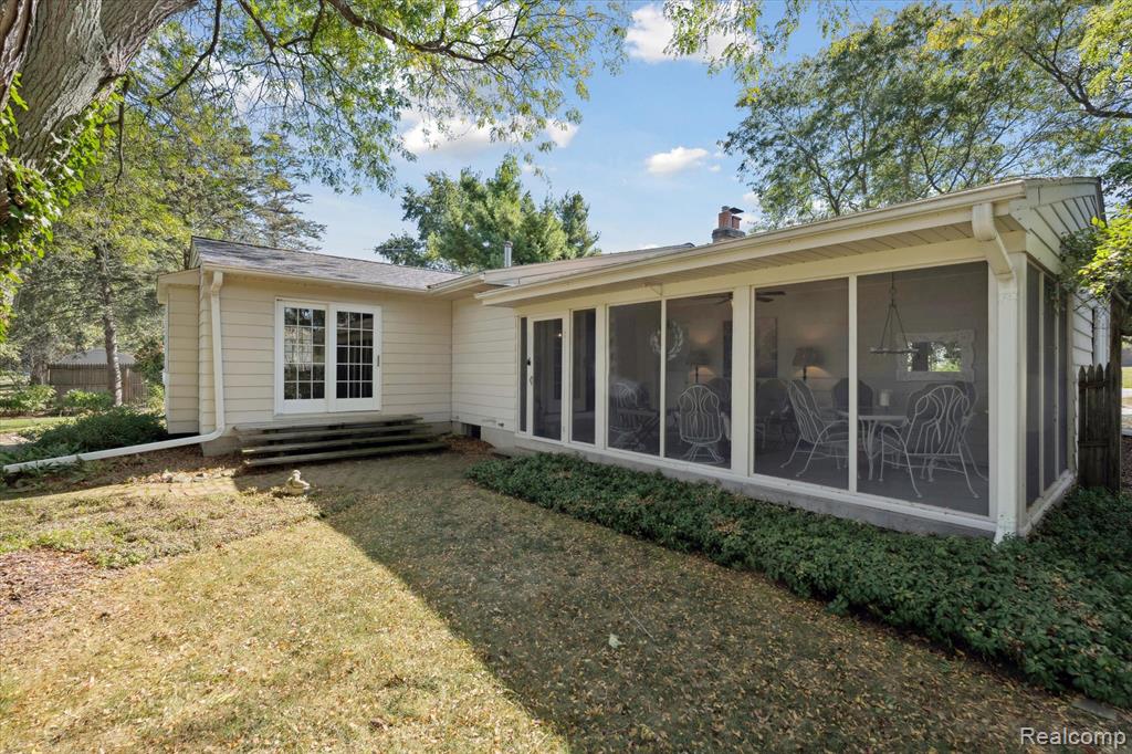 915 E River Road, Flushing, MI 48433 — Photo 40