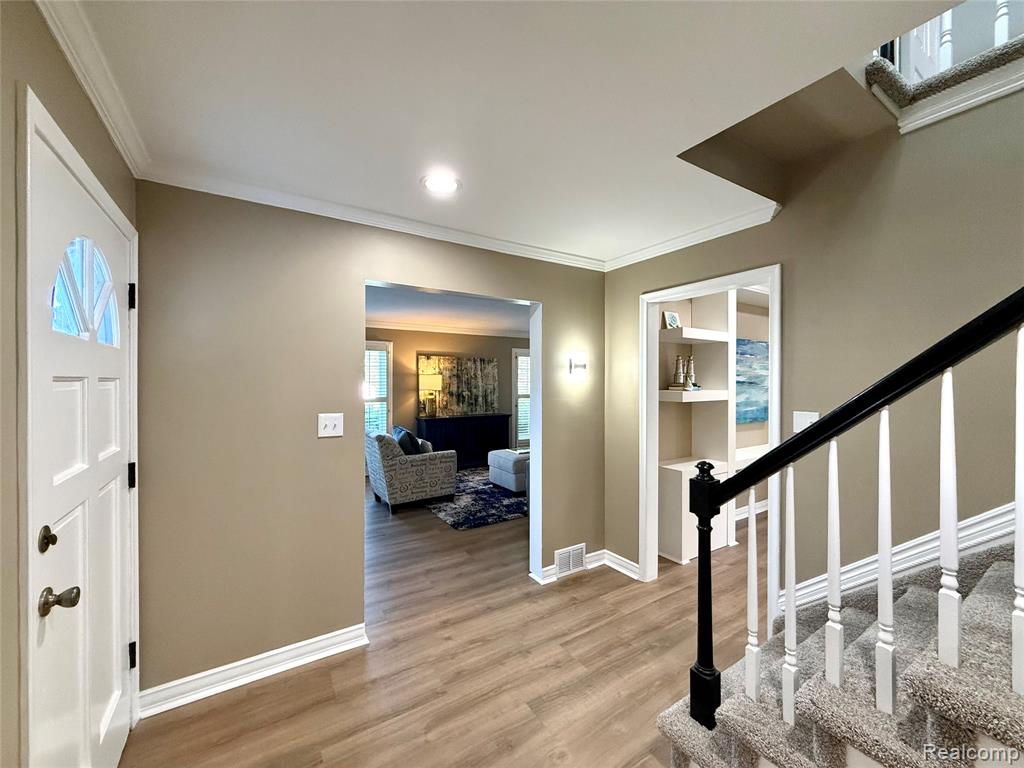 38552 Macintosh Court, Clinton Twp, MI 48036 — Photo 4