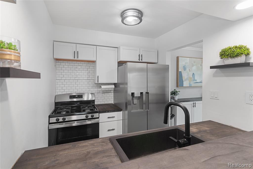 28394 Brookfield Court, Brownstown, MI 48183 — Photo 8