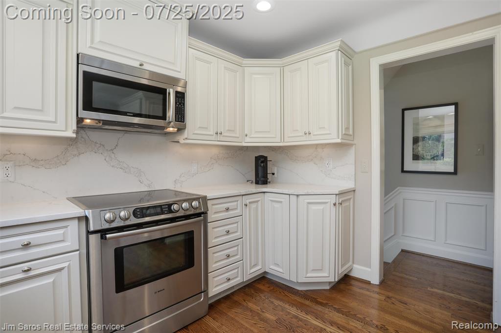 51 Lochmoor Boulevard, Grosse Pointe Shores, MI 48236 — Photo 17
