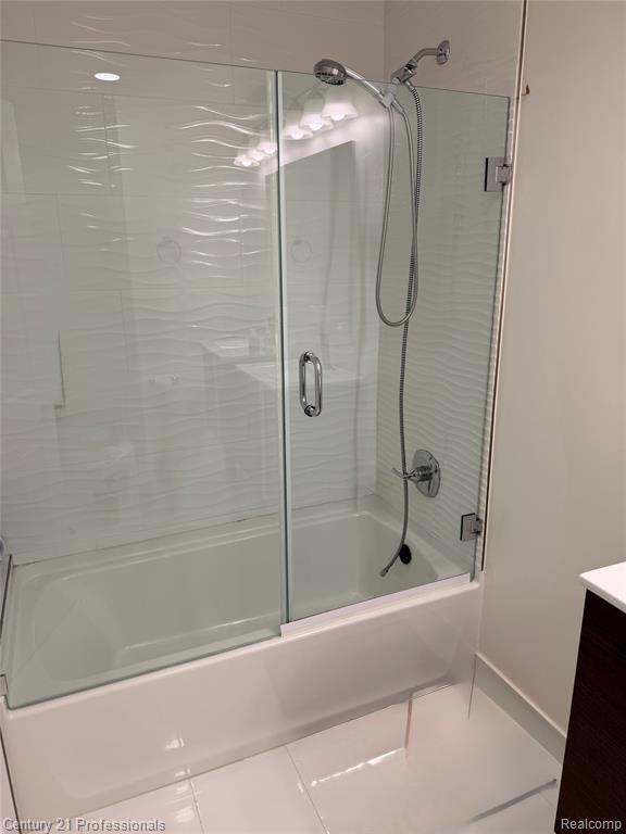 8526 Hampshire Drive, Sterling Heights, MI 48313 — Photo 12