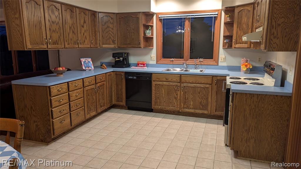 4066 W Knoll, Milford, MI 48380 — Photo 23
