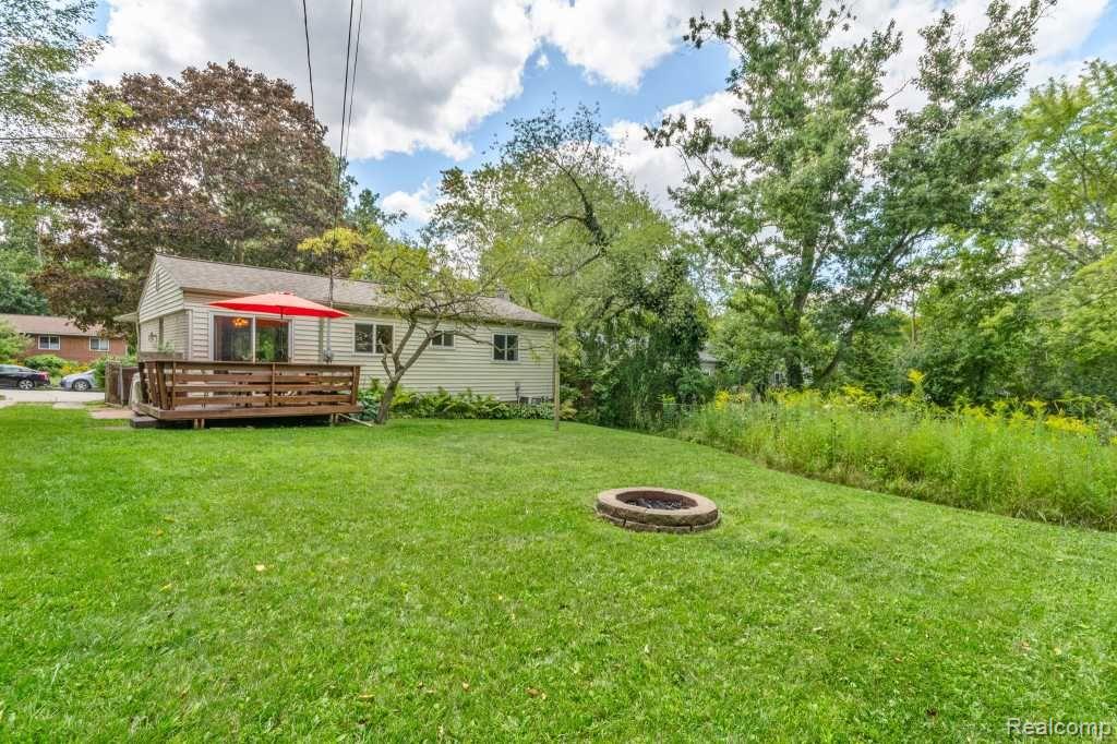 369 LARKSPUR Street, Ann Arbor, MI 48105 — Photo 33