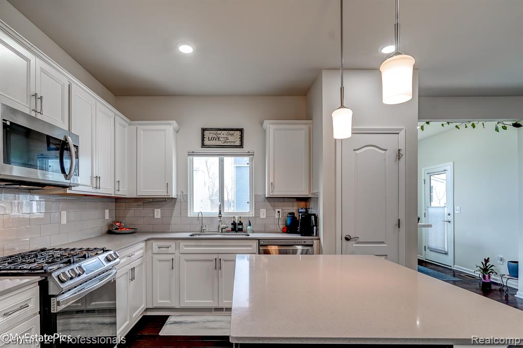 6044 FIELDSTONE Circle, South Lyon, MI 48178 — Photo 23
