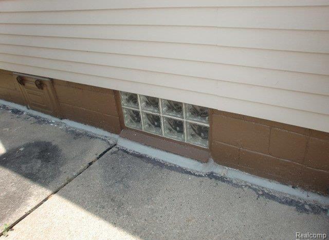 19724 ELKHART Street, Harper Woods, MI 48225 — Photo 15