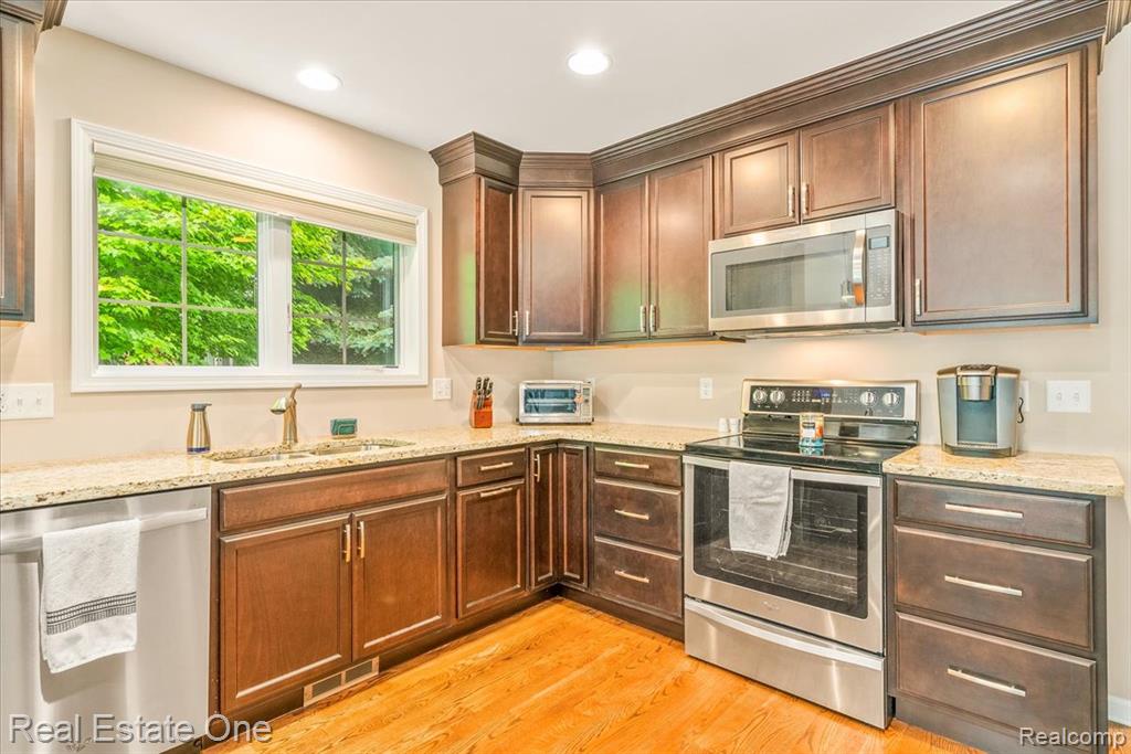 43543 Abbey Circle, Canton, MI 48187 — Photo 23