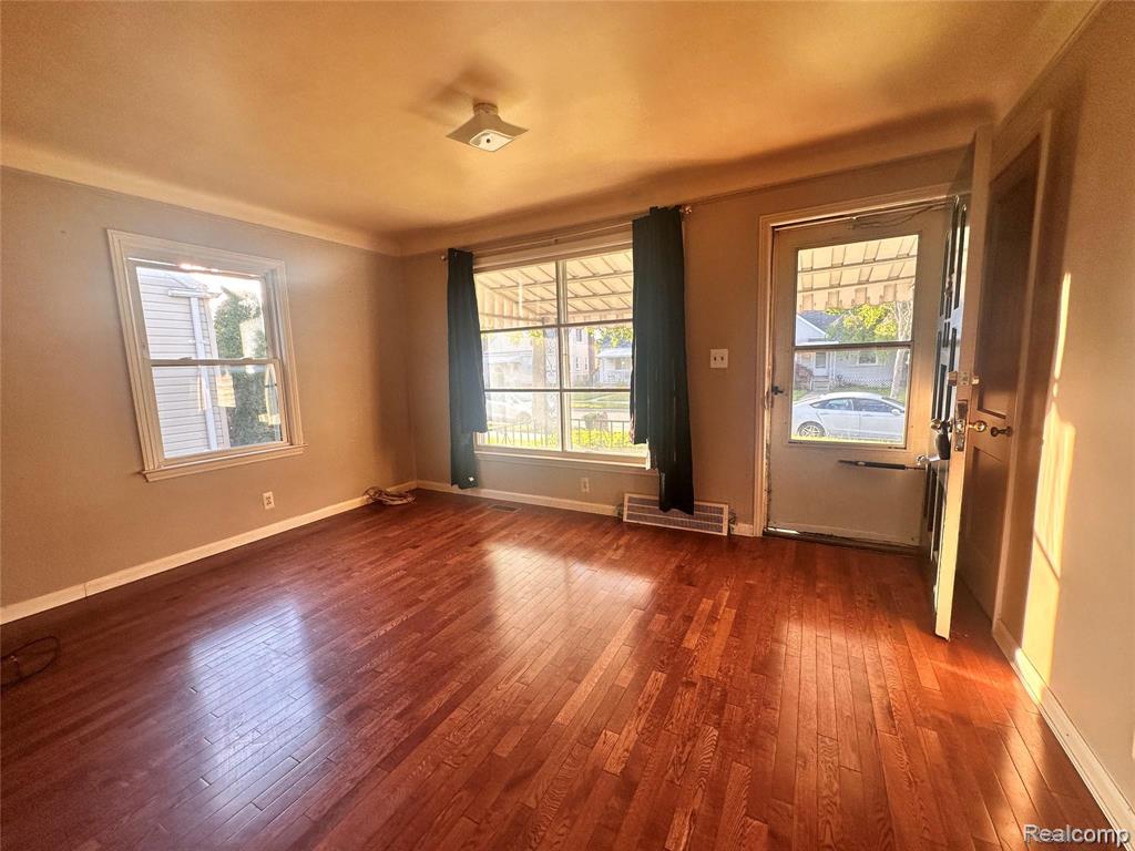 8150 Standard, Center Line, MI 48015 — Photo 3
