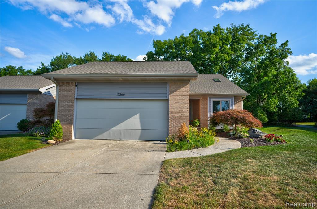 5366 Warwick Trail, Grand Blanc, MI 48439 — front exterior