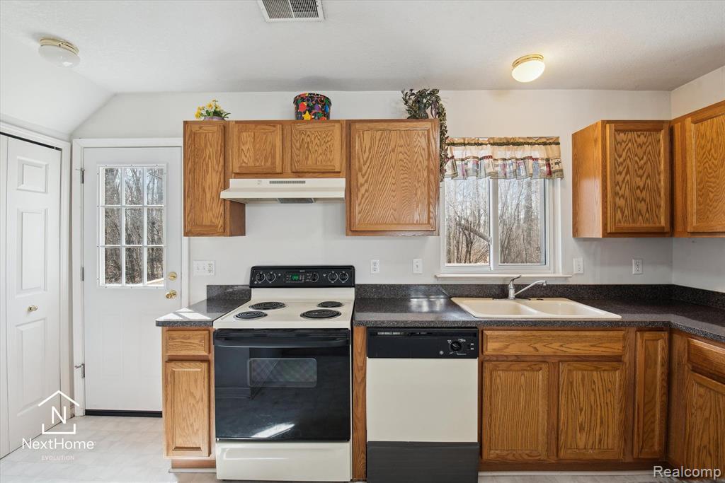 23490 READING, Trenton, MI 48183 — Photo 9