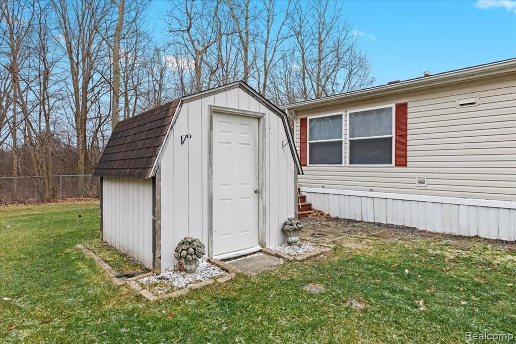 28289 Spruce st., Flat Rock, MI 48134 — Photo 27