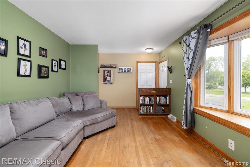 94 CRESCENT LAKE Road, Waterford, MI 48327 — Photo 9