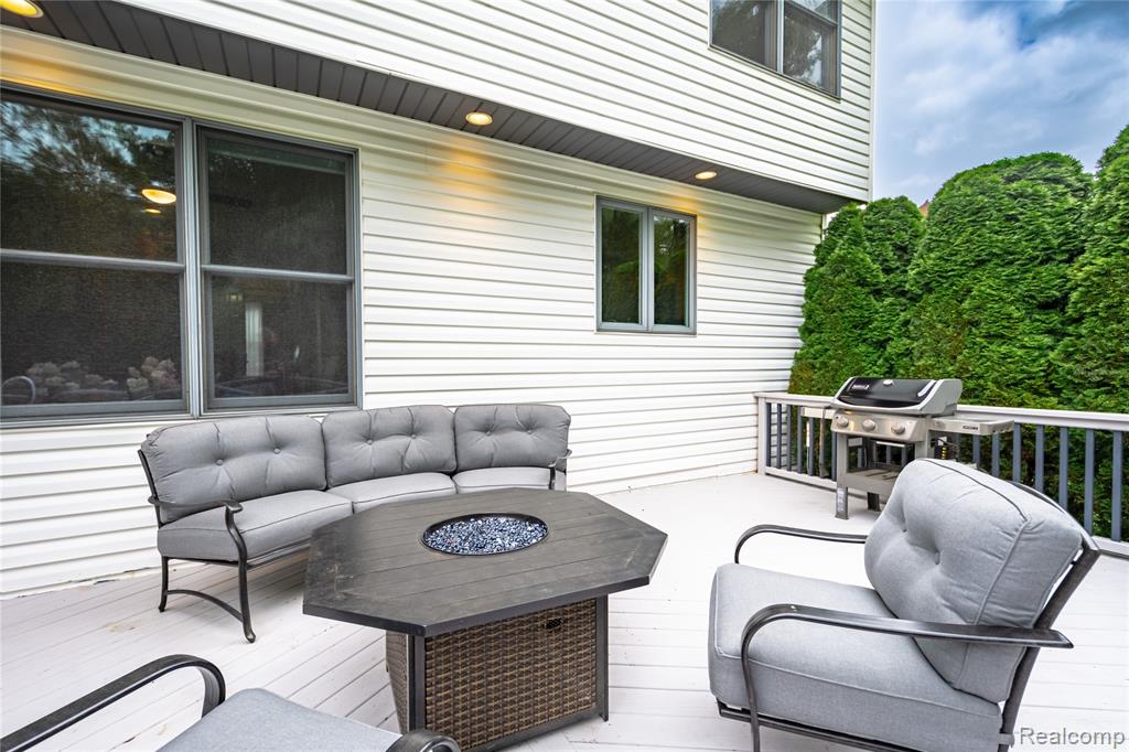 5429 Shorewood Drive, Fort Gratiot, MI 48059 — Photo 11