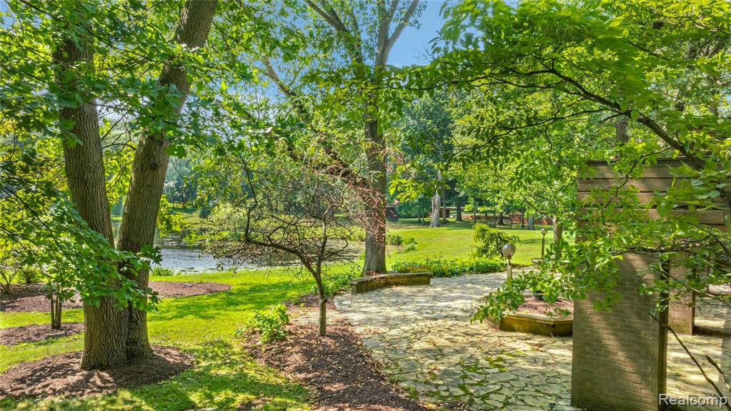 5035 Ponvalley Road, Bloomfield Hills, MI 48302 — Photo 54