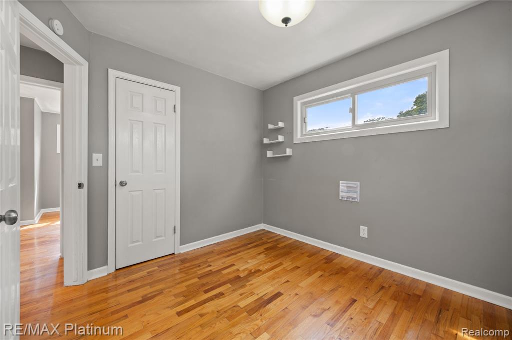 709 Elmwood Drive, Fenton, MI 48430 — Photo 5