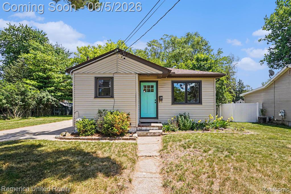 1024 Lee Street, Fenton, MI 48430 — Photo 2