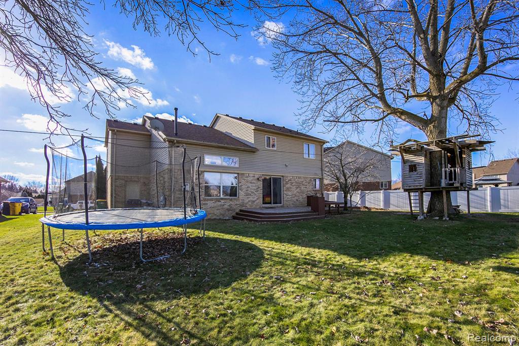 52644 CLEVELAND Street, New Baltimore, MI 48047 — Photo 25