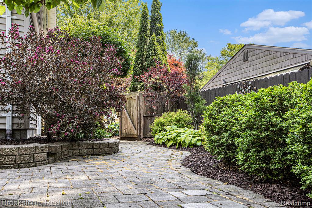 4057 Cypress Drive, Troy, MI 48085 — Photo 42