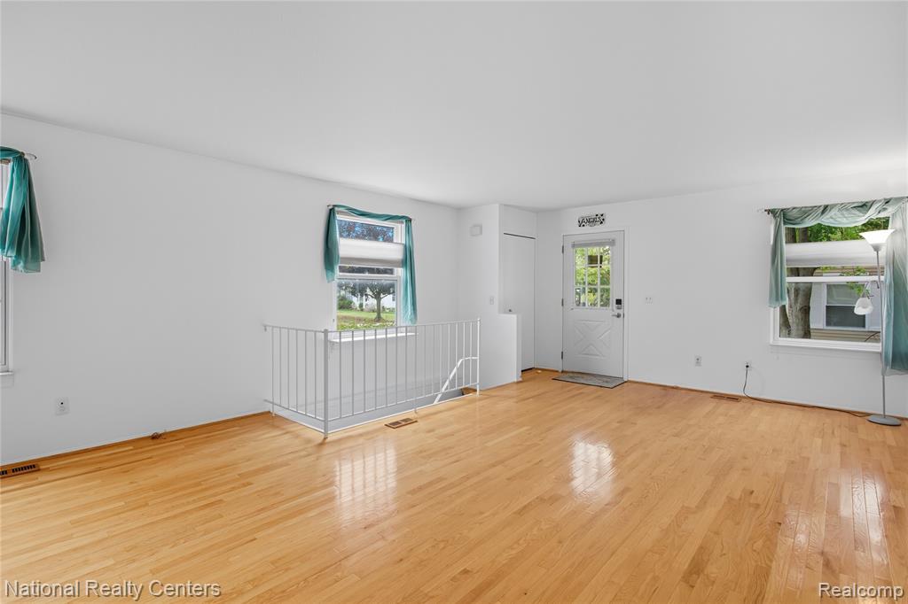1493 Mariner Drive, Walled Lake, MI 48390 — Photo 4