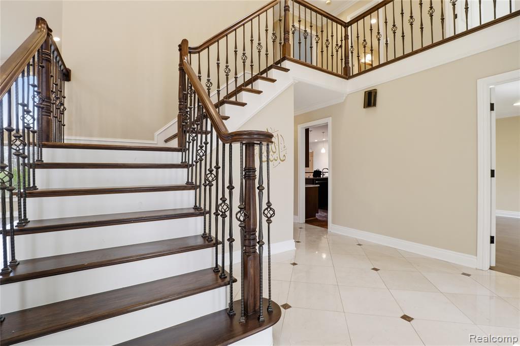 2084 Wabeek Hill Court, Bloomfield Hills, MI 48302 — Photo 11