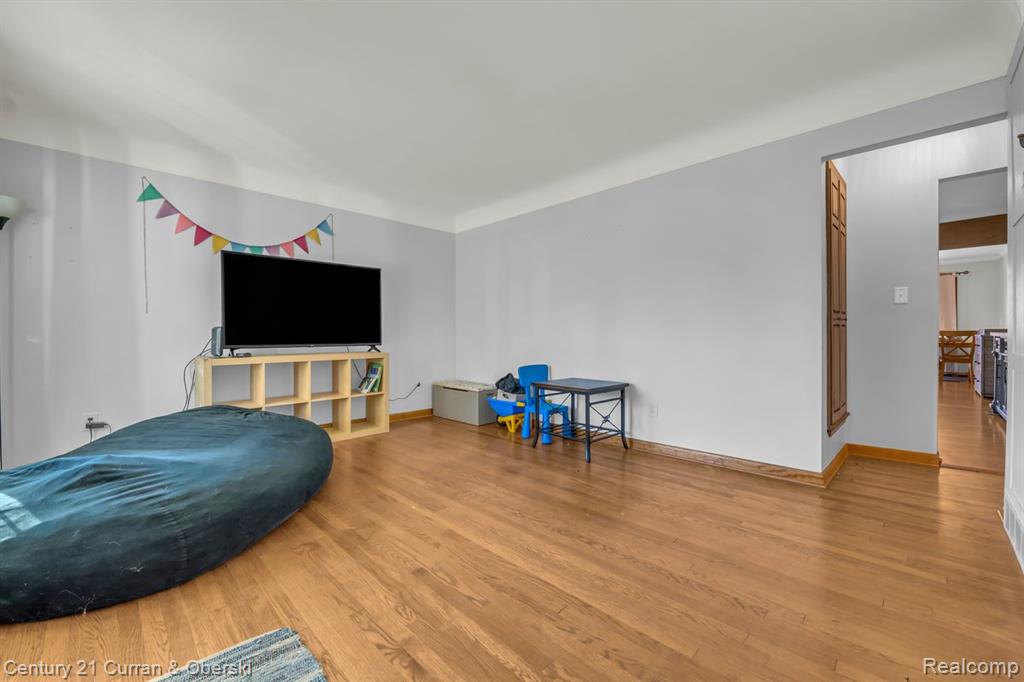 9061 Oporto Street, Livonia, MI 48150 — Photo 3