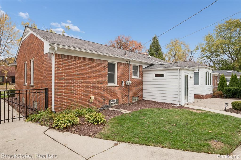 16951 Locherbie Avenue, Beverly Hills, MI 48025 — Photo 38