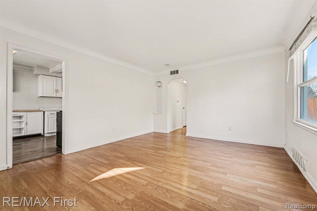 24310 Kipling Street, Oak Park, MI 48237 — Photo 4