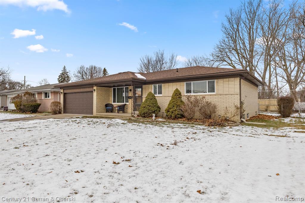 4051 JOHNSON Drive, Sterling Heights, MI 48310 — Photo 2