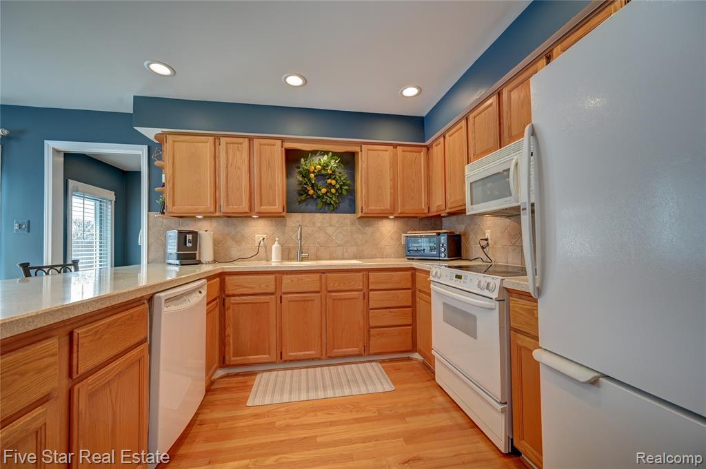 4950 Whitlow Court, Commerce Twp, MI 48382 — Photo 13