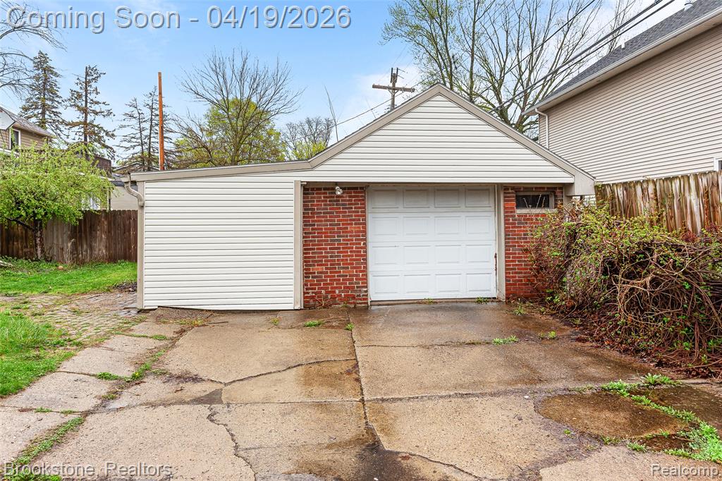 719 W 12 Mile Road, Royal Oak, MI 48073 — Photo 38