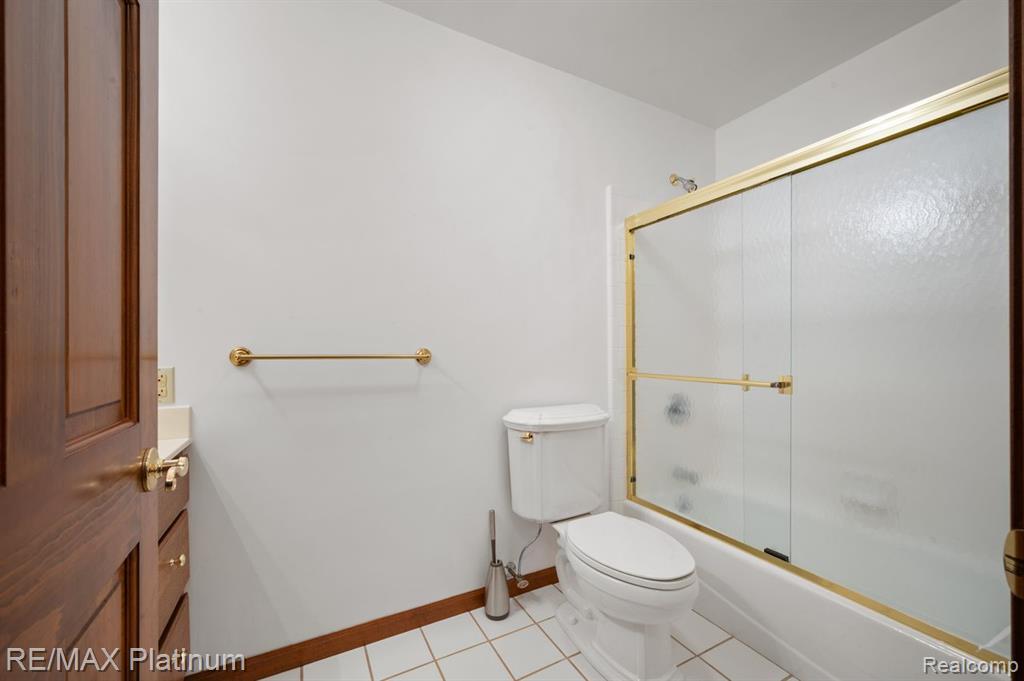 12902 Autumn Ridge Court, Milford, MI 48380 — Photo 26