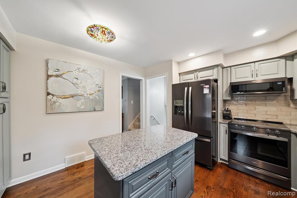 425 Kendry Avenue, Bloomfield Hills, MI 48302 — Photo 13