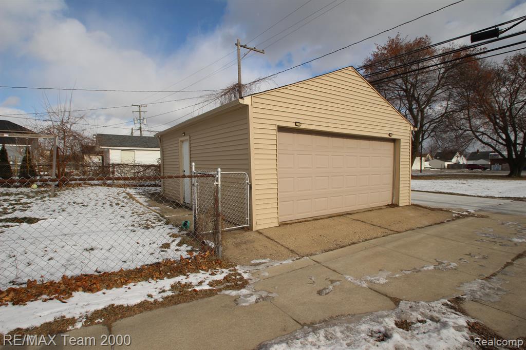 6000 ORCHARD Avenue, Dearborn, MI 48126 — Photo 22