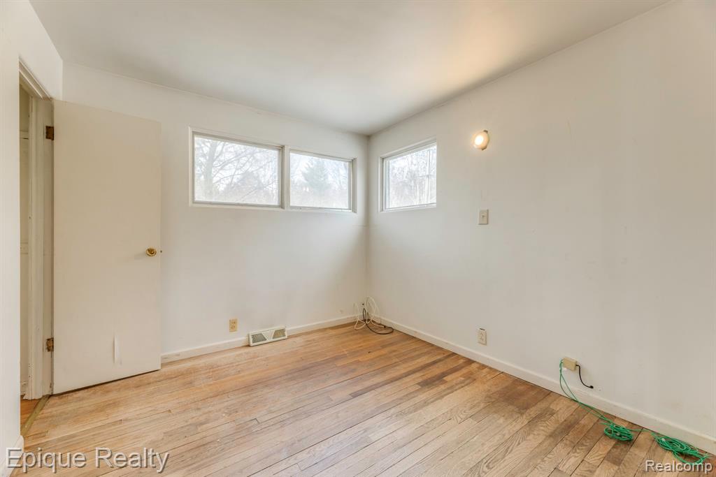 4404 N River Road, Fort Gratiot, MI 48059 — Photo 5