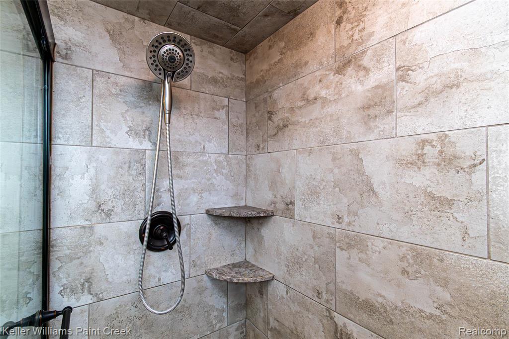 5700 Point Of The Woods Drive, West Bloomfield, MI 48324 — Photo 57