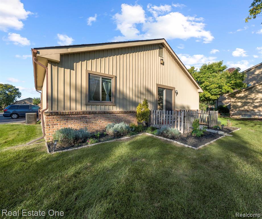41573 BEDFORD Drive, Canton, MI 48187 — Photo 35