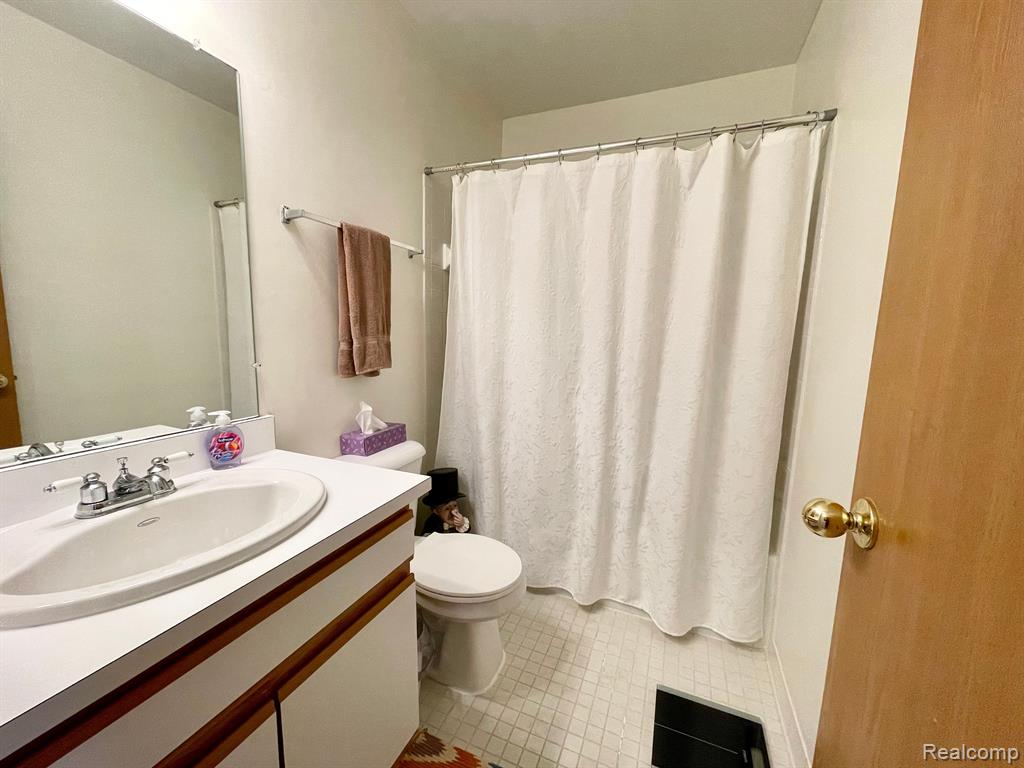 42738 LILLEY POINTE Drive, 201, Canton, MI 48187 — Photo 16