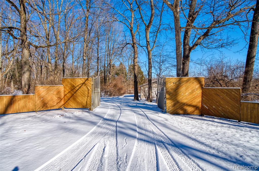 9800 Roberts Road, Gregory, MI 48137 — Photo 2