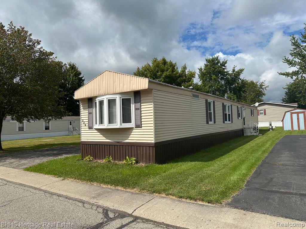 326 Emerald Circle S, Whitmore Lake, MI 48189 — Photo 2
